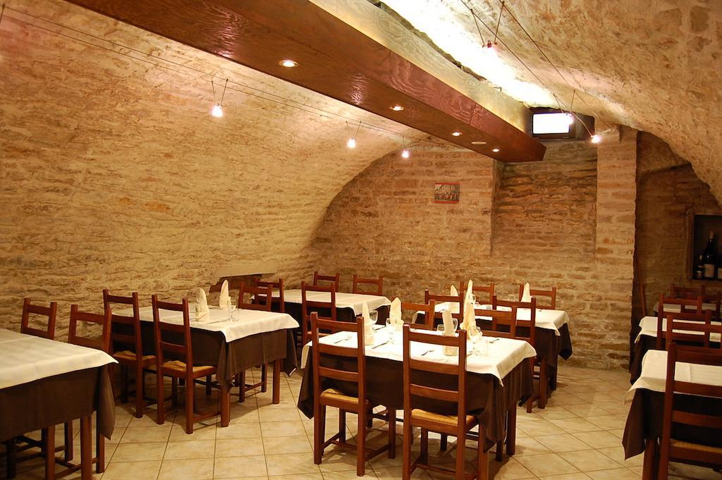 Hotel Du Donjon Champlitte-et-le-Prélot المظهر الخارجي الصورة